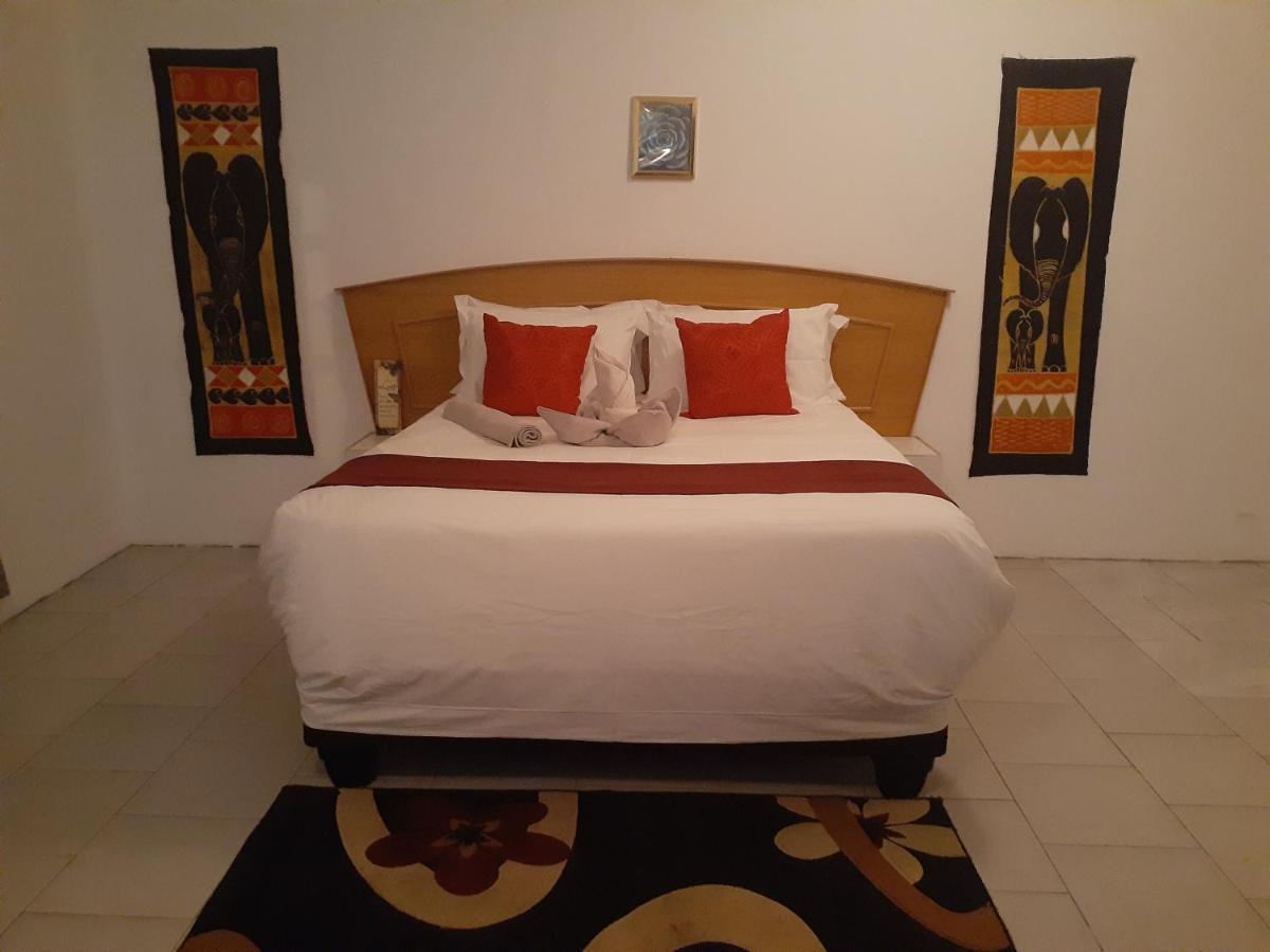 Sunshinevibe Guest House Kasane Exterior foto