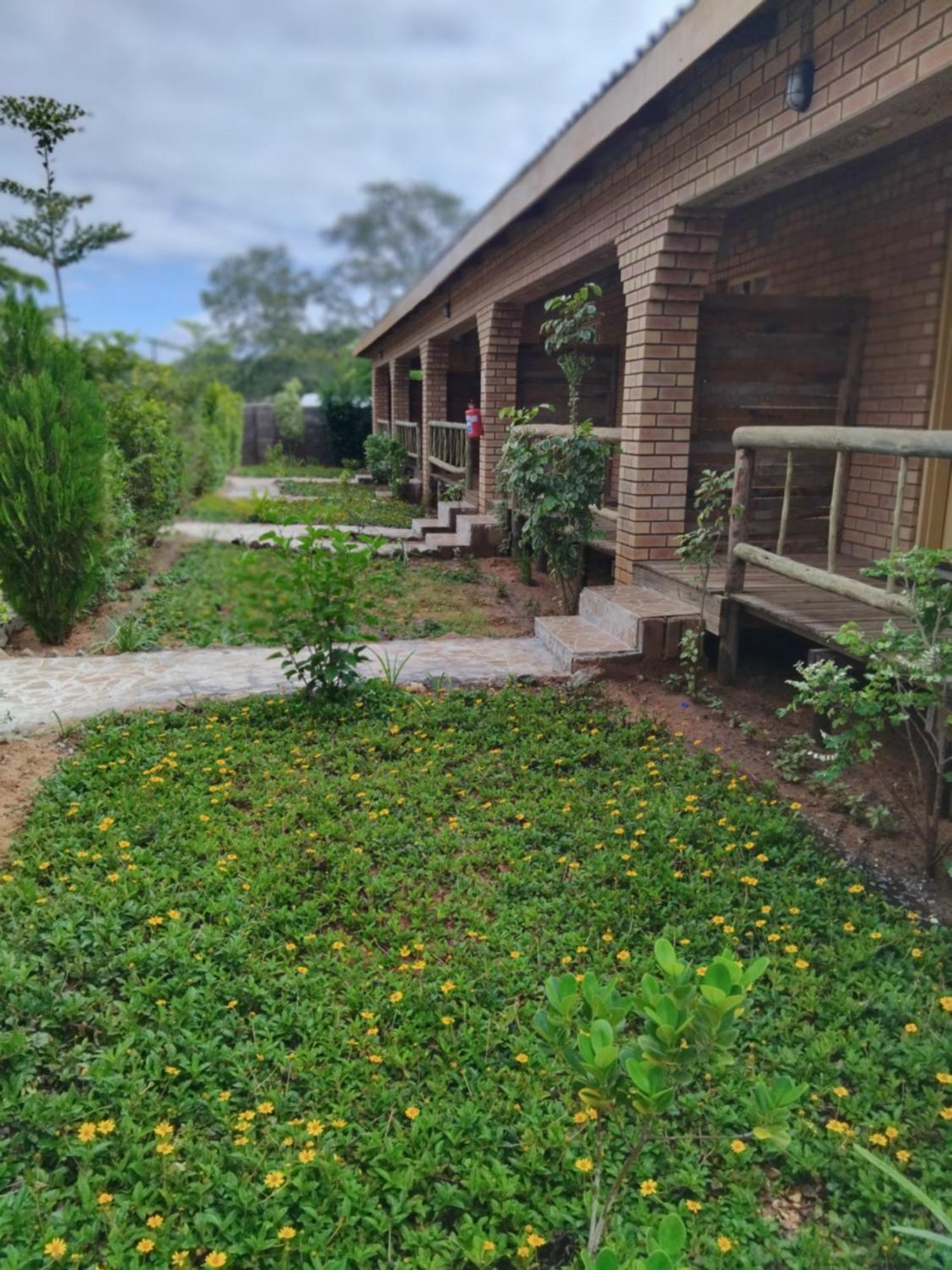 Sunshinevibe Guest House Kasane Exterior foto